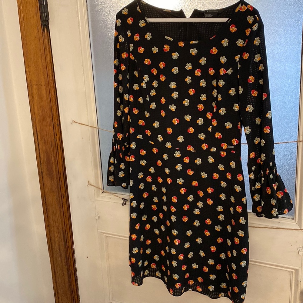 Flowery dress with flared sleeves